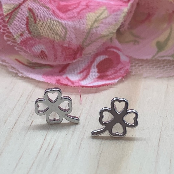🌟 Silver 925 Clover Stud Earrings - Picture 3 of 5